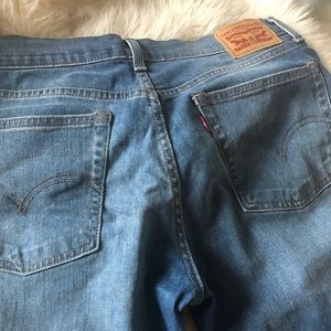 LEVI’S BOYFRIEND JEANS